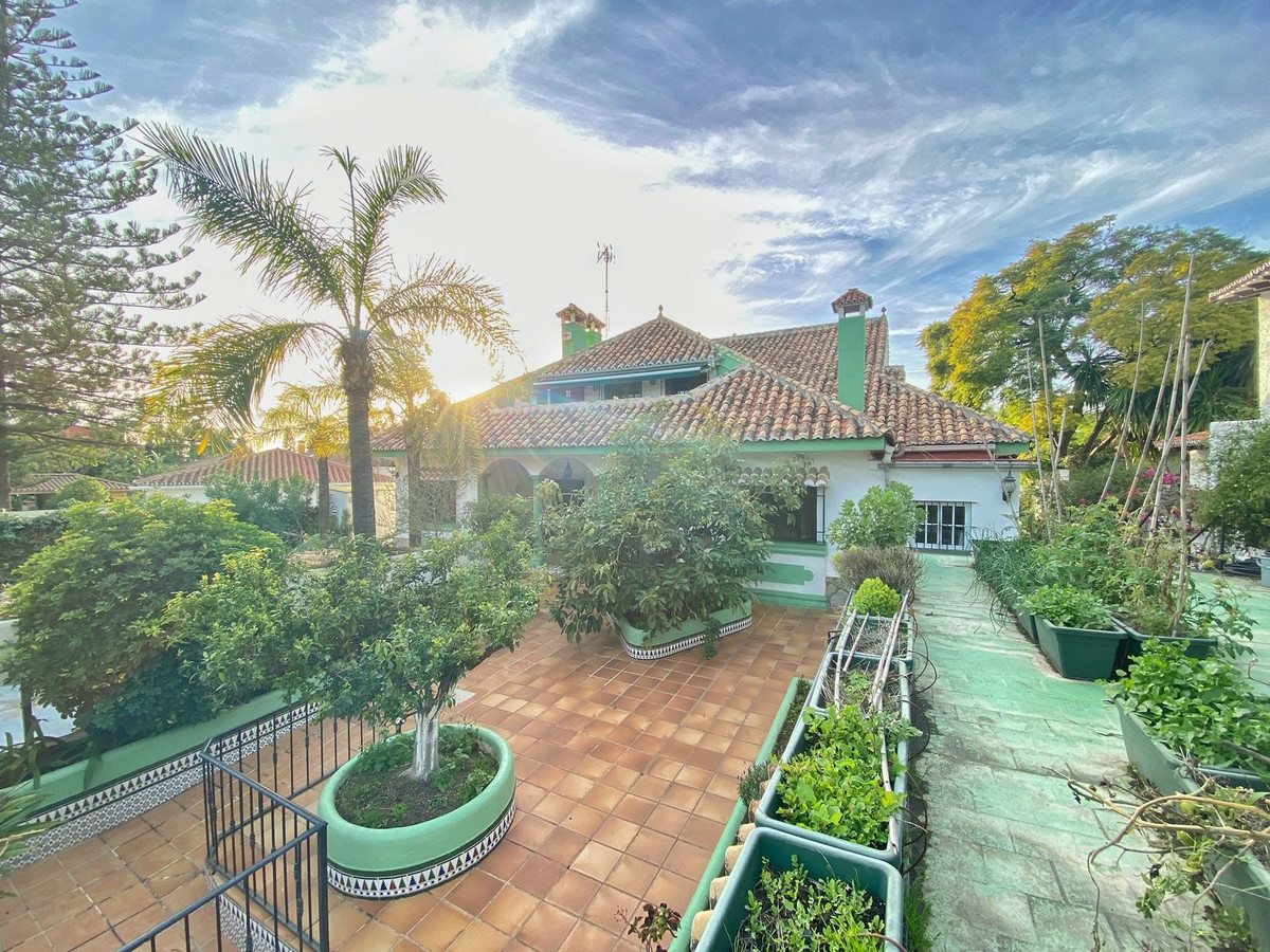 5 Bed Townhouse for sale in Marbella Costa Del Sol, Málaga, Spain