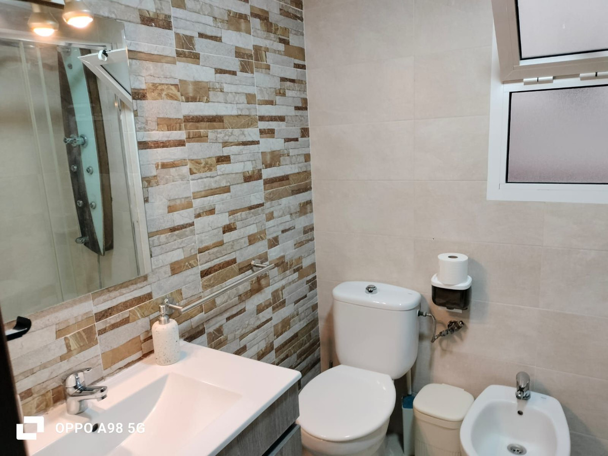 Se vende Apartamento Planta Media de 3 dormitorios en Costa Del Sol, Málaga, España