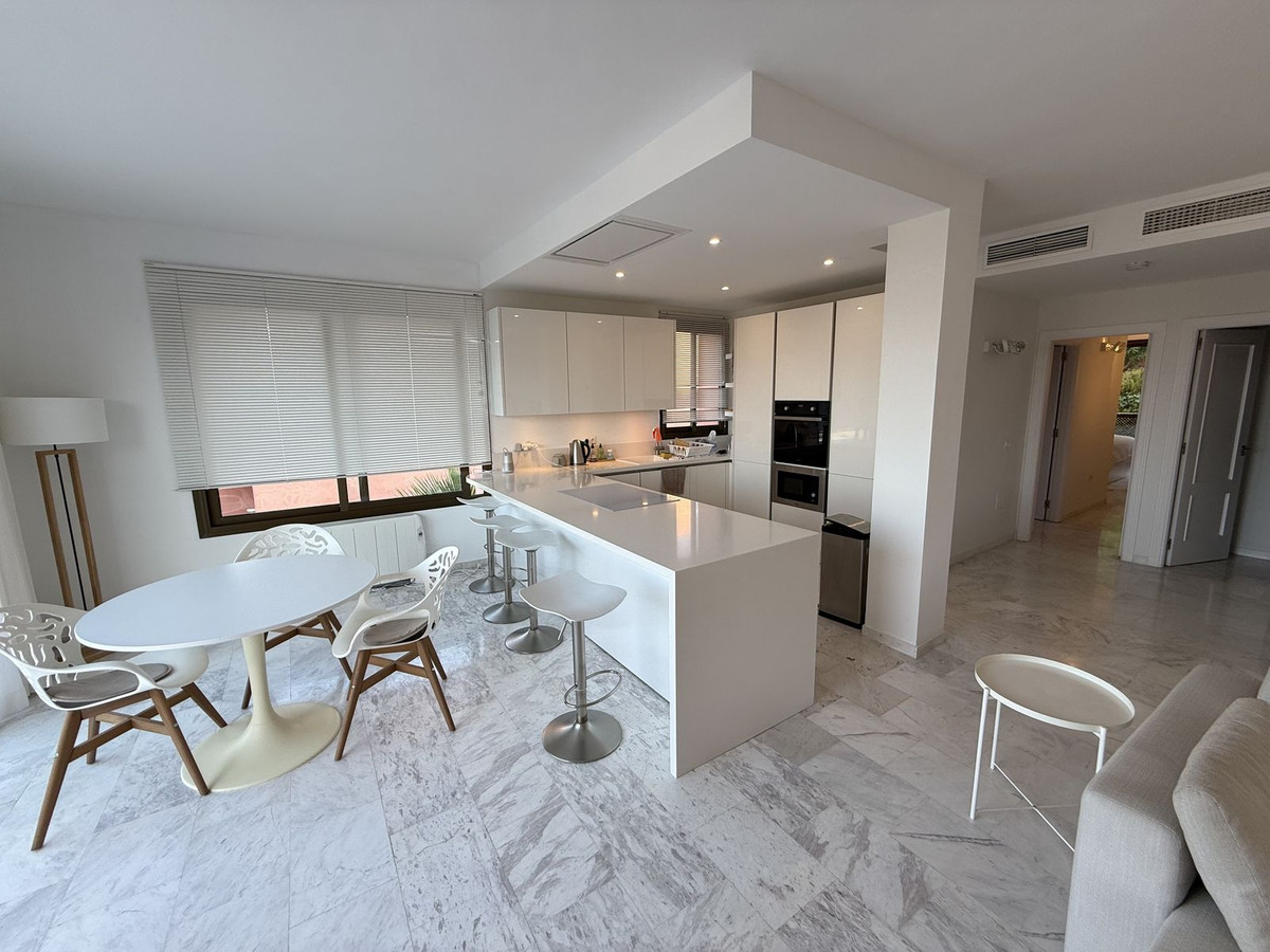 Se vende Apartamento Planta Media de 2 dormitorios en Costa Del Sol, Málaga, España