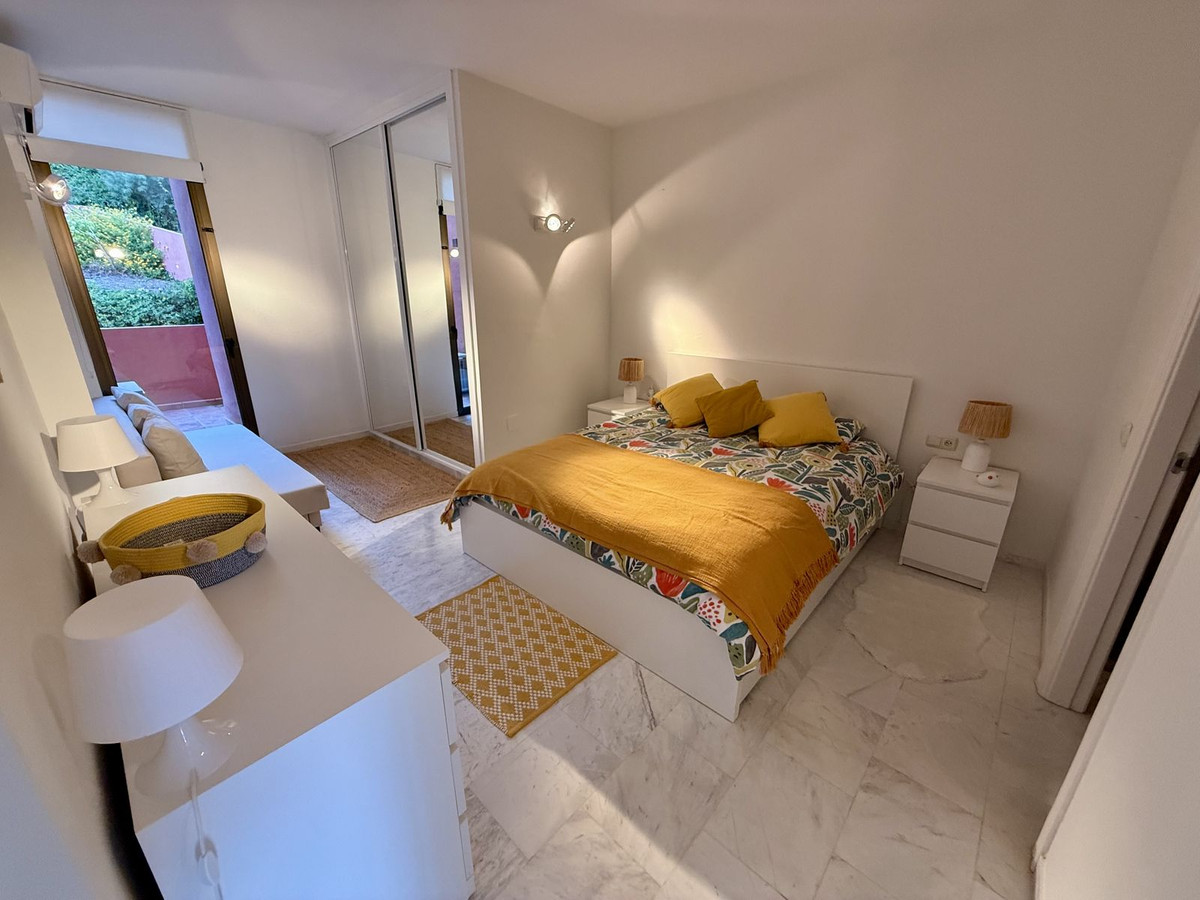 Se vende Apartamento Planta Media de 2 dormitorios en Costa Del Sol, Málaga, España