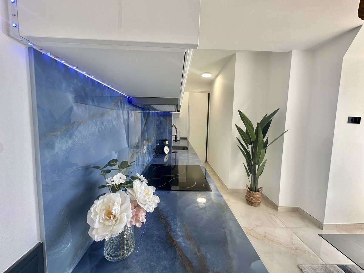 Se vende Apartamento Planta Media de 2 dormitorios en Costa Del Sol, Málaga, España
