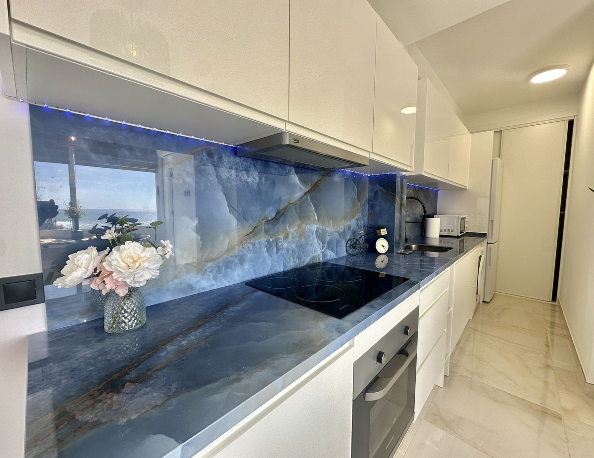 Se vende Apartamento Planta Media de 2 dormitorios en Costa Del Sol, Málaga, España
