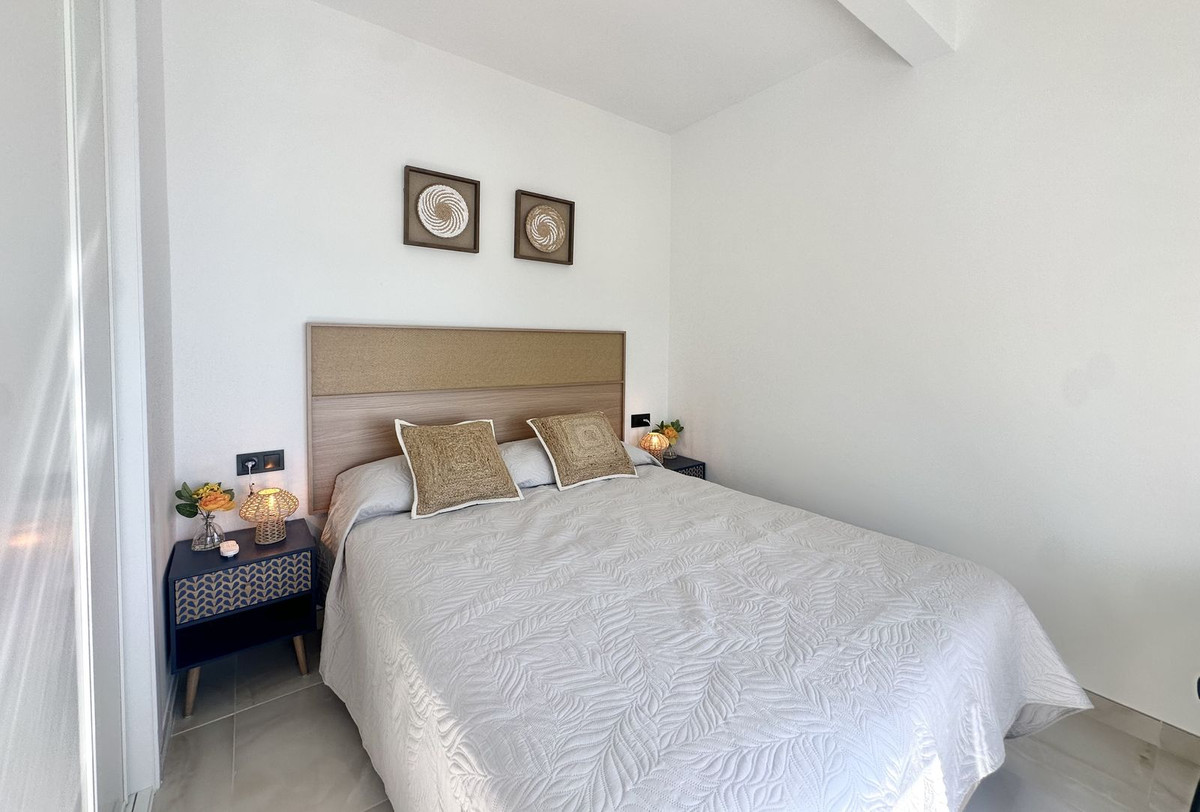 Se vende Apartamento Planta Media de 2 dormitorios en Costa Del Sol, Málaga, España