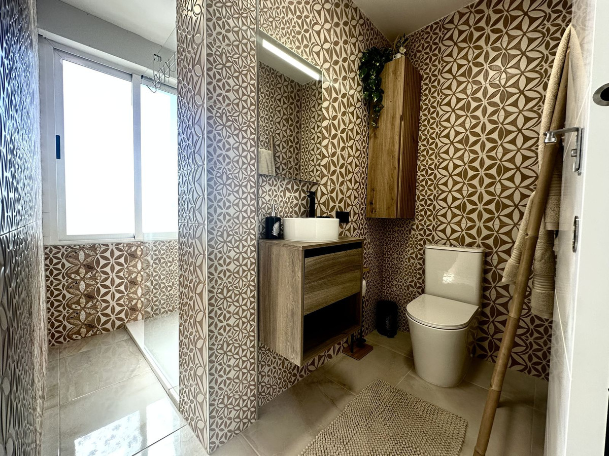 Se vende Apartamento Planta Media de 2 dormitorios en Costa Del Sol, Málaga, España