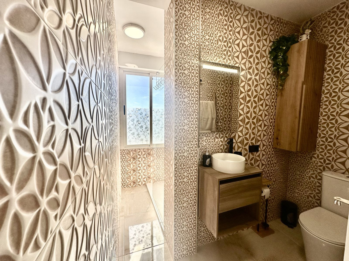 Se vende Apartamento Planta Media de 2 dormitorios en Costa Del Sol, Málaga, España