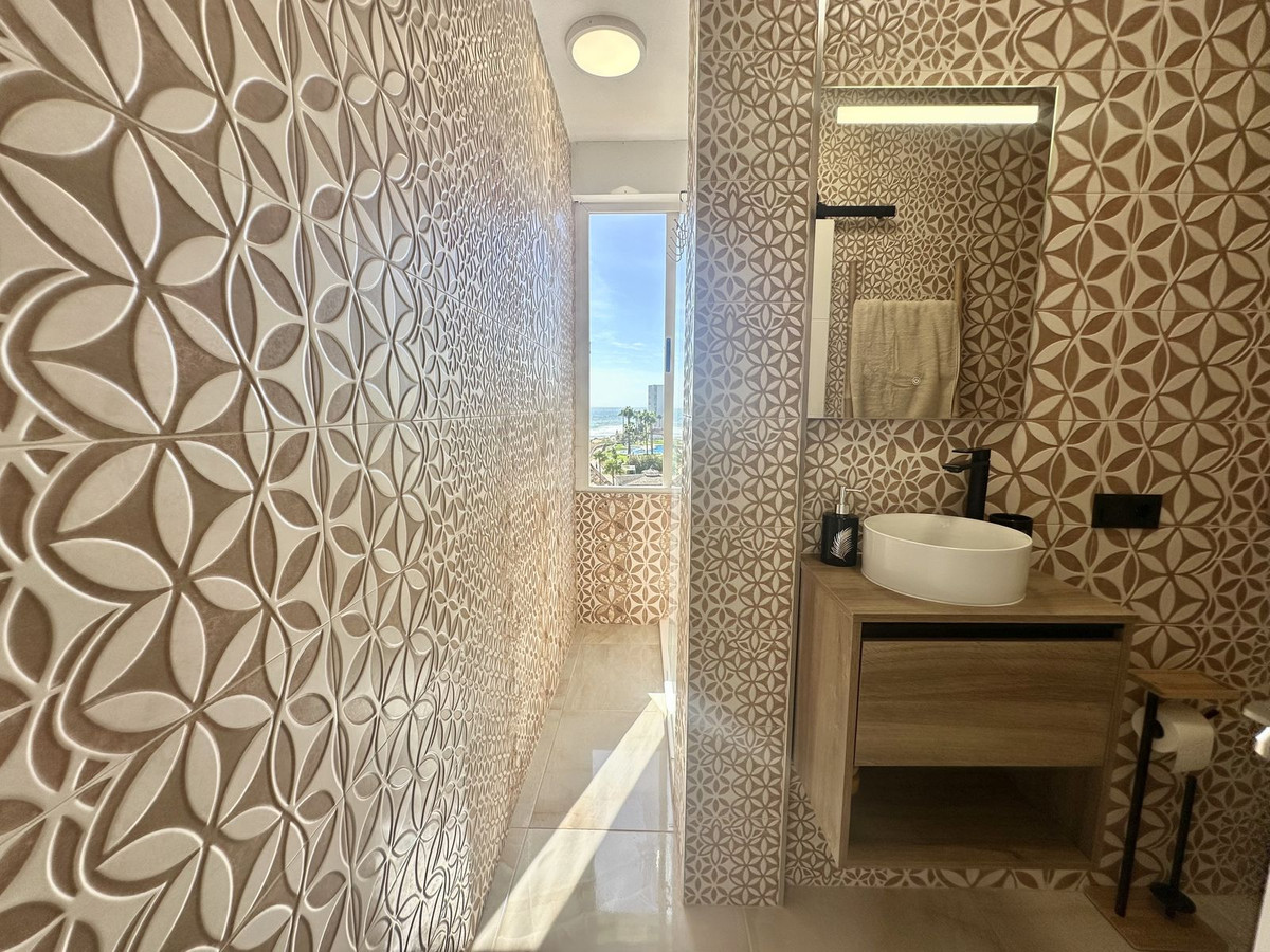 Se vende Apartamento Planta Media de 2 dormitorios en Costa Del Sol, Málaga, España