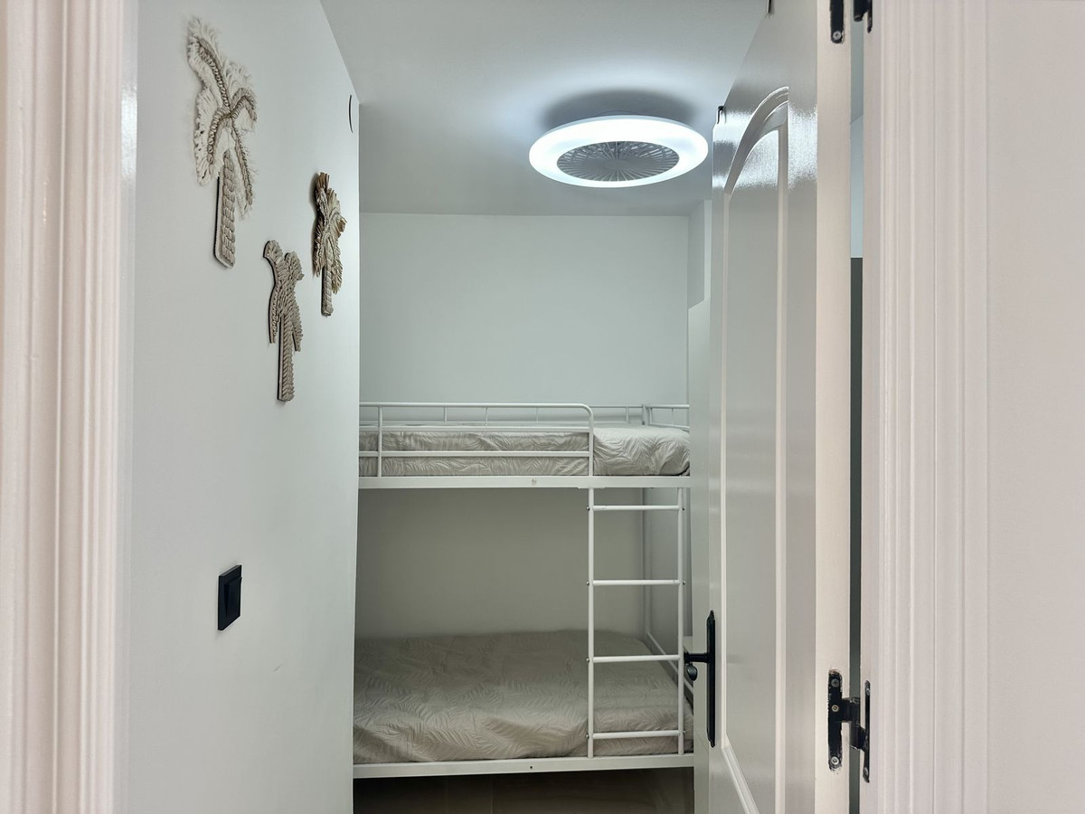 Se vende Apartamento Planta Media de 2 dormitorios en Costa Del Sol, Málaga, España