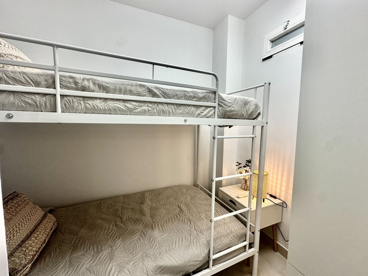 Se vende Apartamento Planta Media de 2 dormitorios en Costa Del Sol, Málaga, España