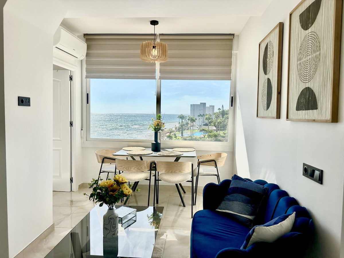 Se vende Apartamento Planta Media de 2 dormitorios en Costa Del Sol, Málaga, España