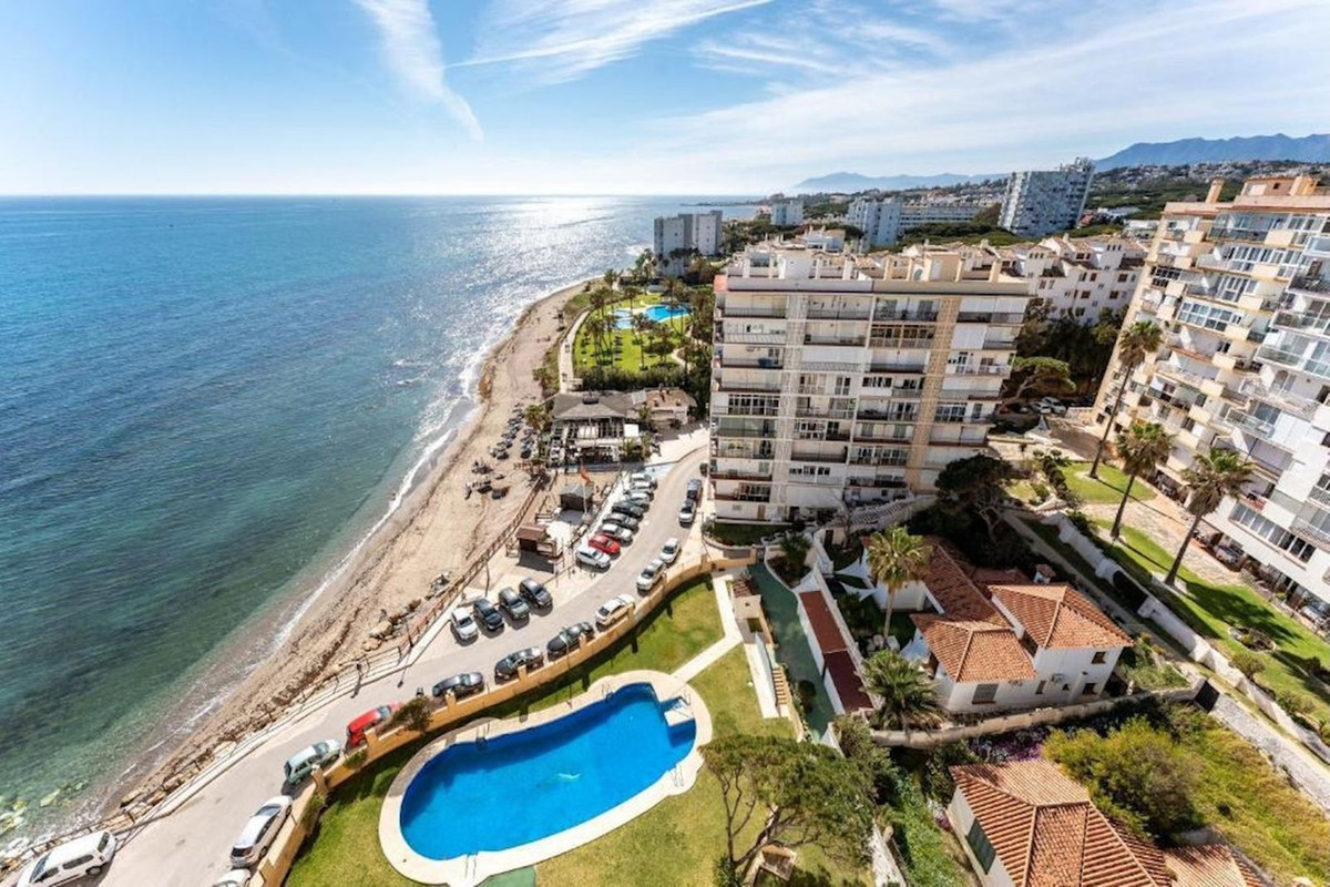 Se vende Apartamento Planta Media de 2 dormitorios en Costa Del Sol, Málaga, España
