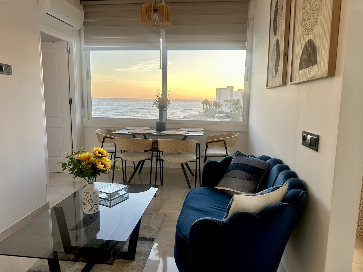 Se vende Apartamento Planta Media de 2 dormitorios en Costa Del Sol, Málaga, España