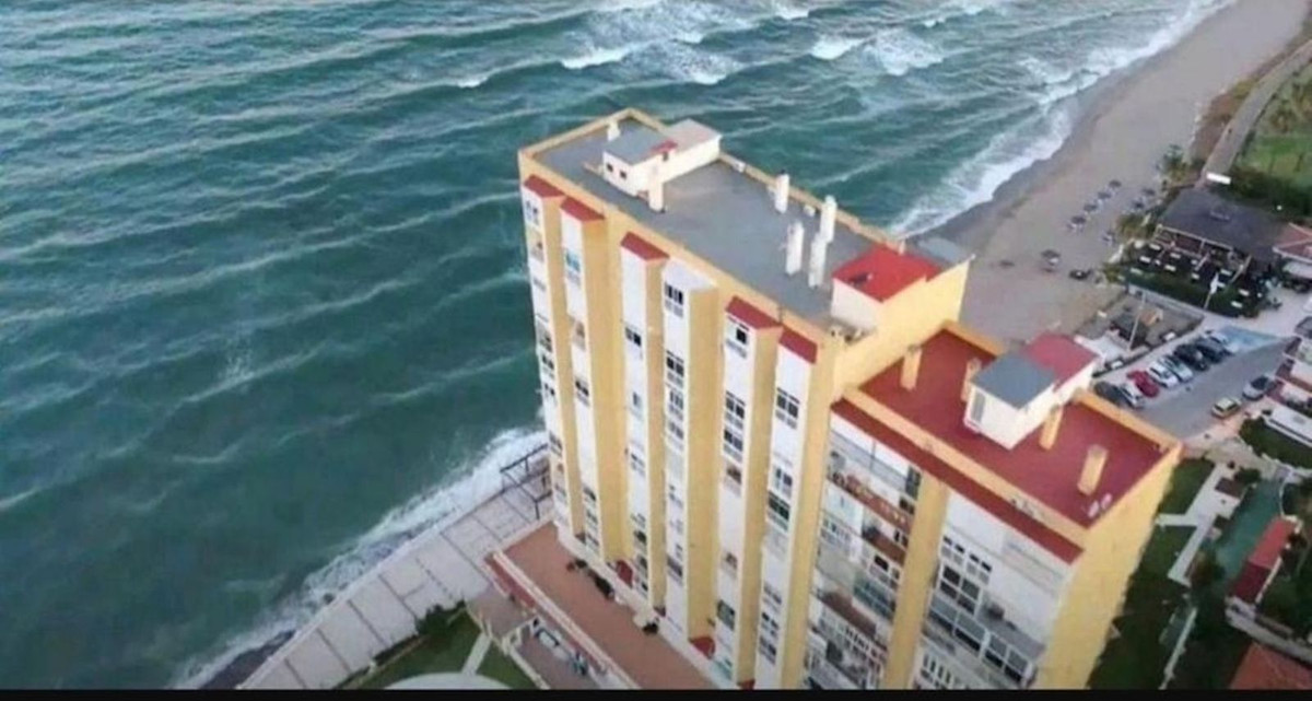 Se vende Apartamento Planta Media de 2 dormitorios en Costa Del Sol, Málaga, España