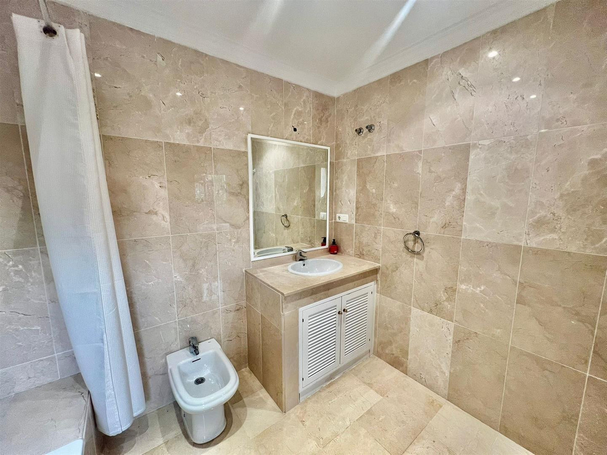 Se vende Apartamento Planta Media de 2 dormitorios en Costa Del Sol, Málaga, España