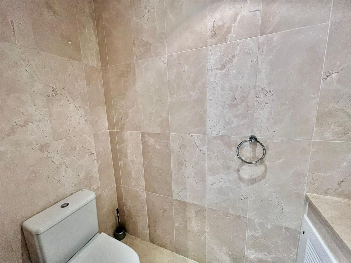Se vende Apartamento Planta Media de 2 dormitorios en Costa Del Sol, Málaga, España