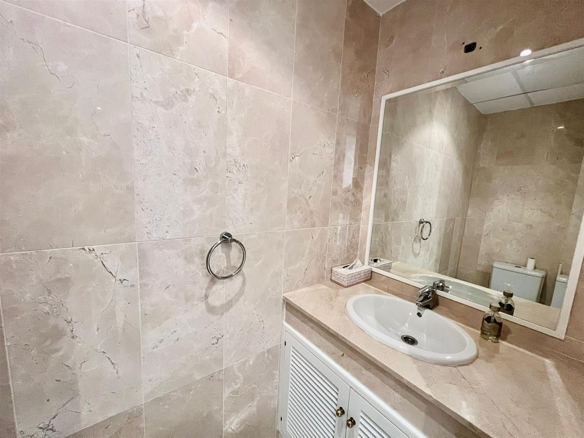 Se vende Apartamento Planta Media de 2 dormitorios en Costa Del Sol, Málaga, España