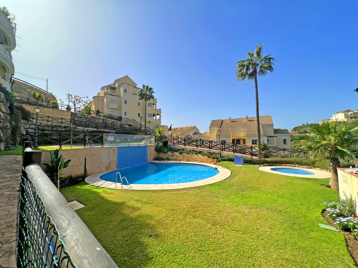 Se vende Apartamento Planta Media de 2 dormitorios en Costa Del Sol, Málaga, España
