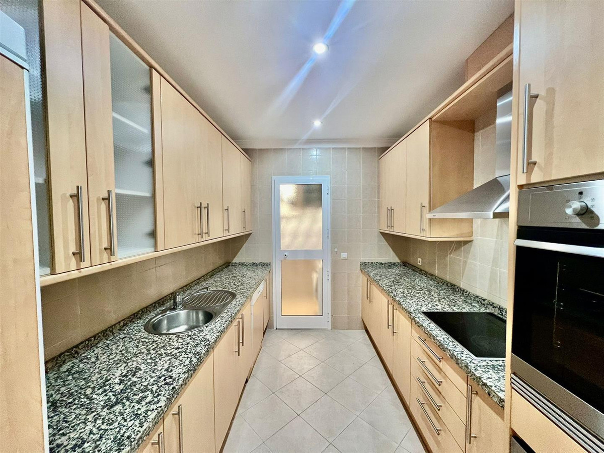 Se vende Apartamento Planta Media de 2 dormitorios en Costa Del Sol, Málaga, España