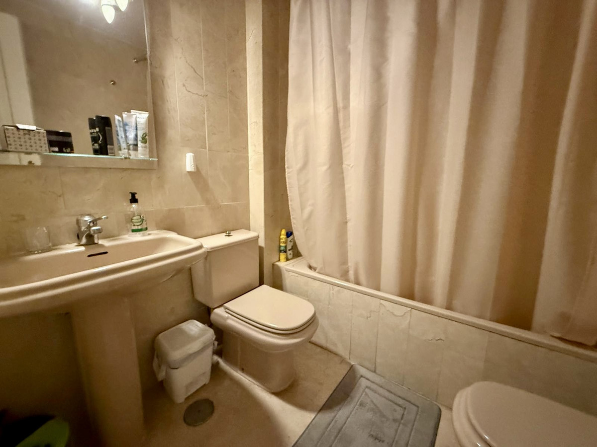 Se vende Apartamento Planta Media de 3 dormitorios en Costa Del Sol, Málaga, España