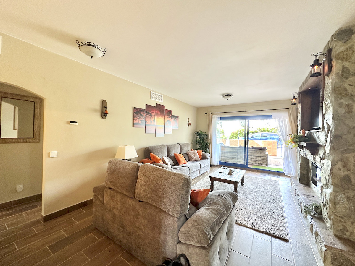 2 Bed Apartment for sale in La Duquesa Costa Del Sol, Málaga, Spain