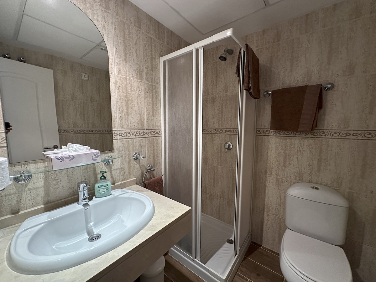 2 Bed Apartment for sale in La Duquesa Costa Del Sol, Málaga, Spain