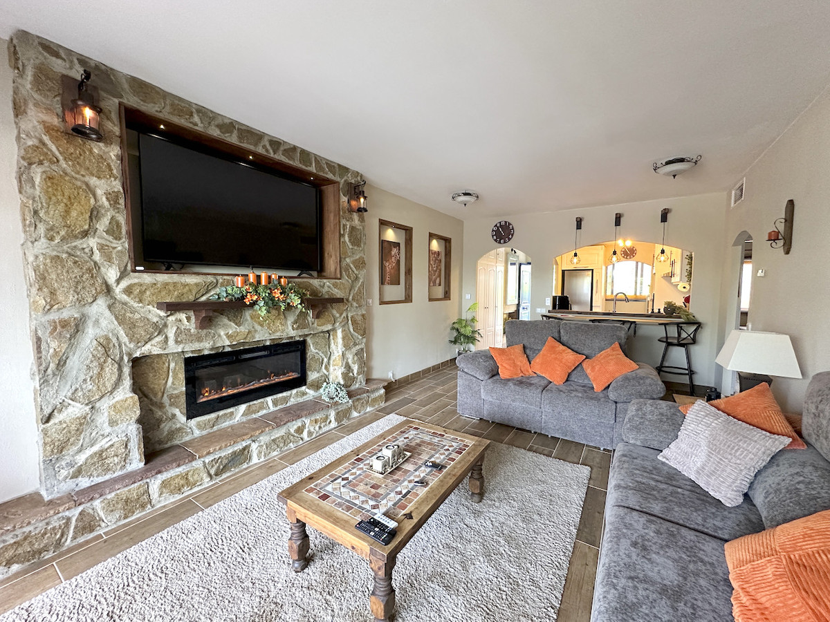 2 Bed Apartment for sale in La Duquesa Costa Del Sol, Málaga, Spain