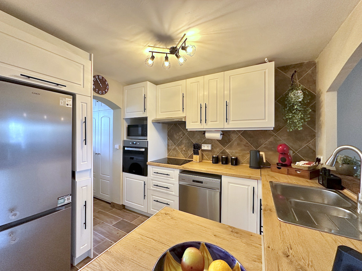 2 Bed Apartment for sale in La Duquesa Costa Del Sol, Málaga, Spain