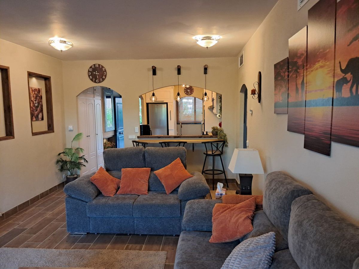 2 Bed Apartment for sale in La Duquesa Costa Del Sol, Málaga, Spain