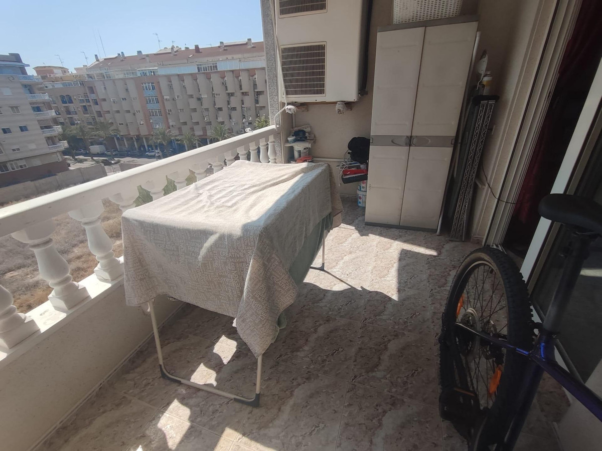 Se vende Apartamento Planta Media de 2 dormitorios en Costa Blanca, Alicante, España