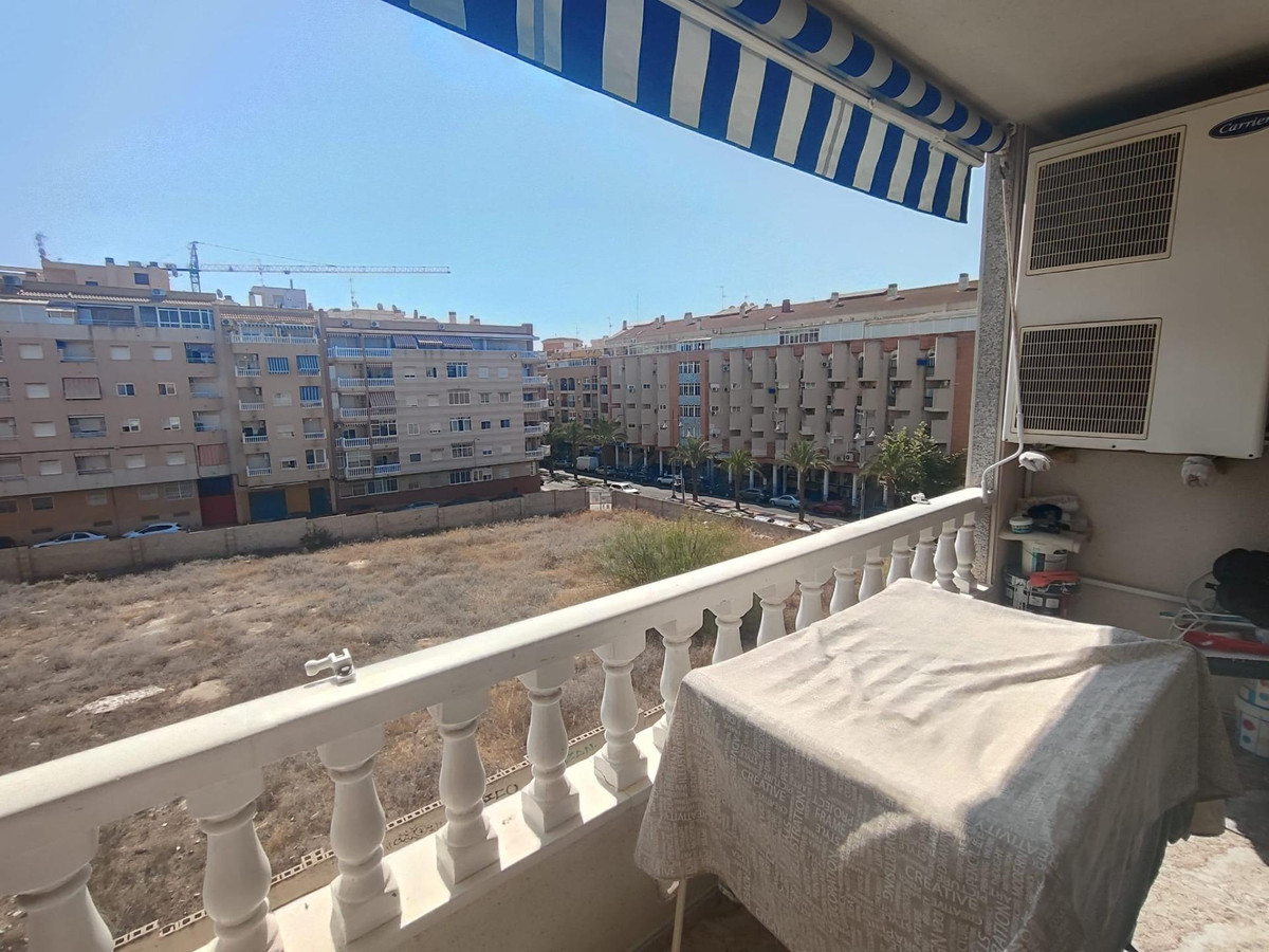 Se vende Apartamento Planta Media de 2 dormitorios en Costa Blanca, Alicante, España
