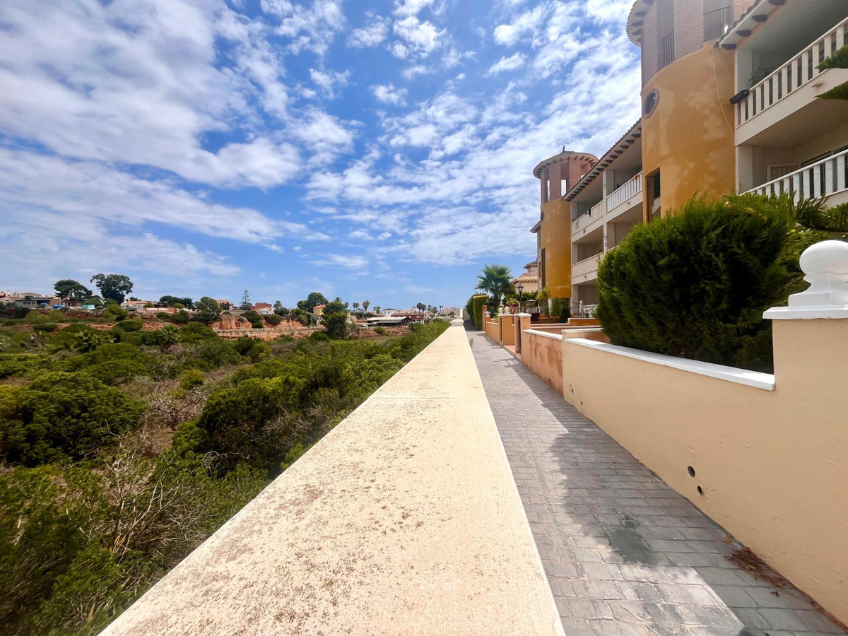 Se vende Bungalow de 2 dormitorios en Costa Blanca, Alicante, España