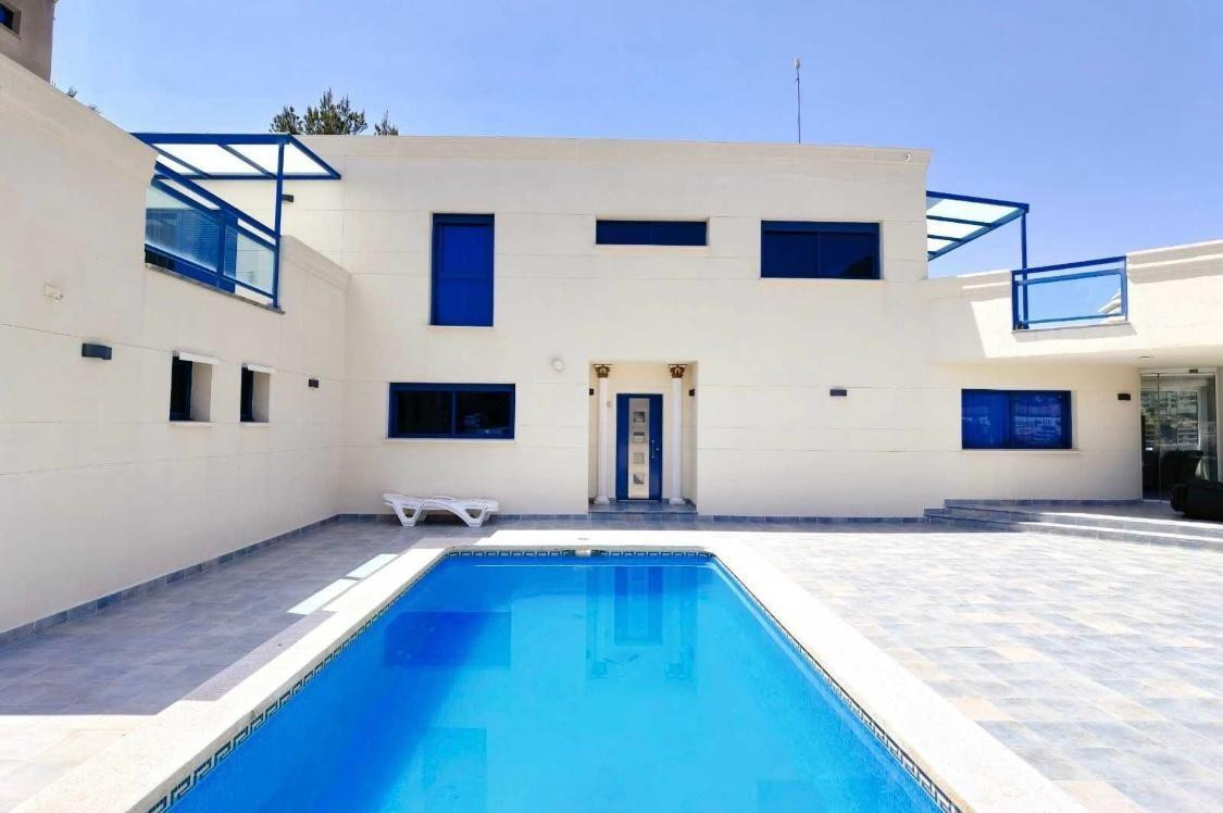 5 Bed Townhouse for sale in Altea Costa Blanca, Alicante, Spain