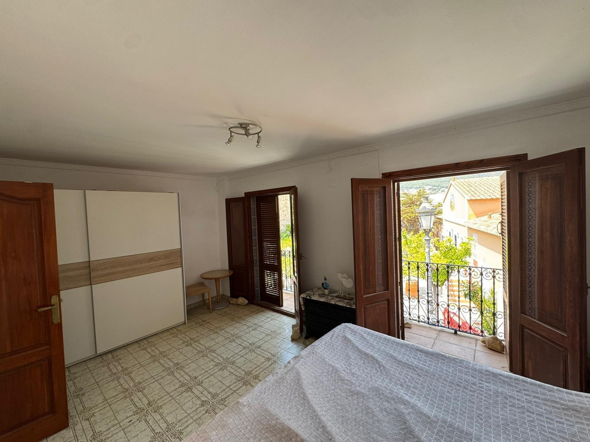7 Bed Townhouse for sale in Calpe Costa Blanca, Alicante, Spain