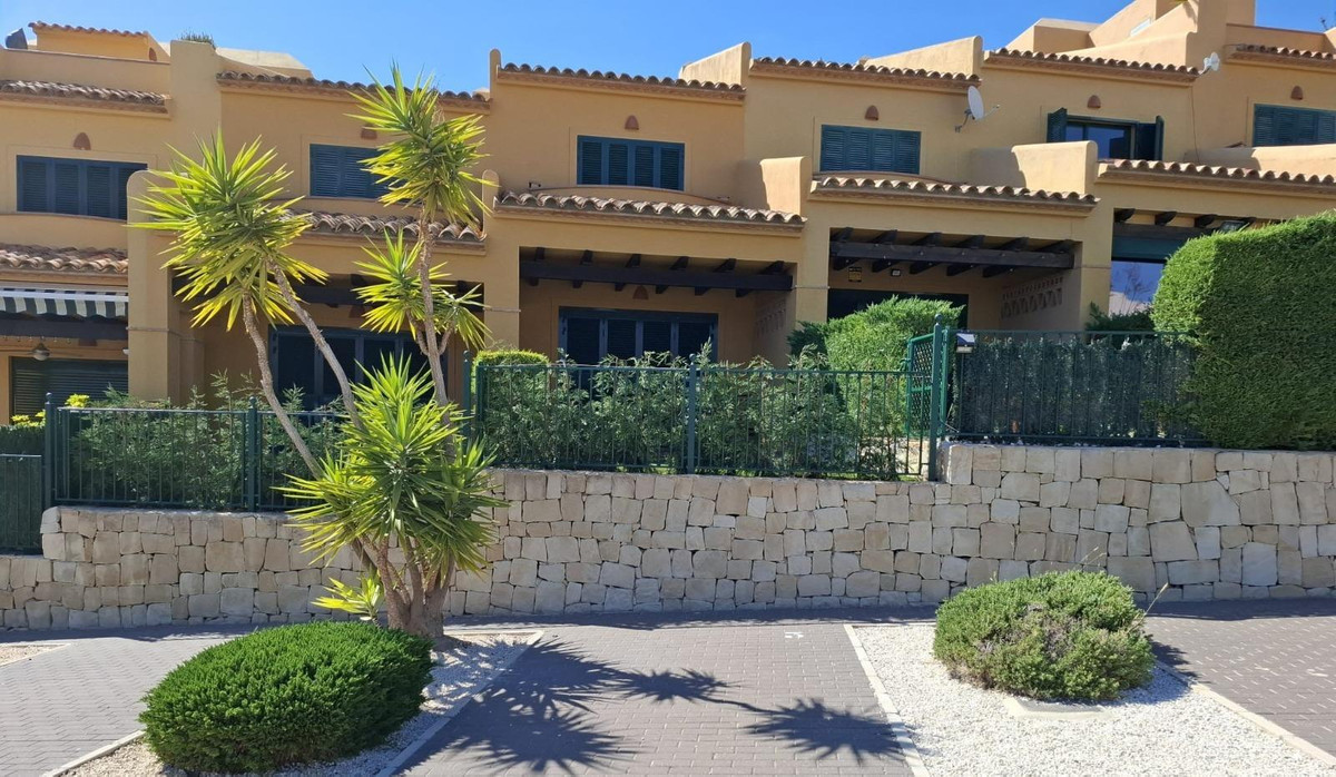 2 Bed Townhouse for sale in Finestrat Costa Blanca, Alicante, Spain