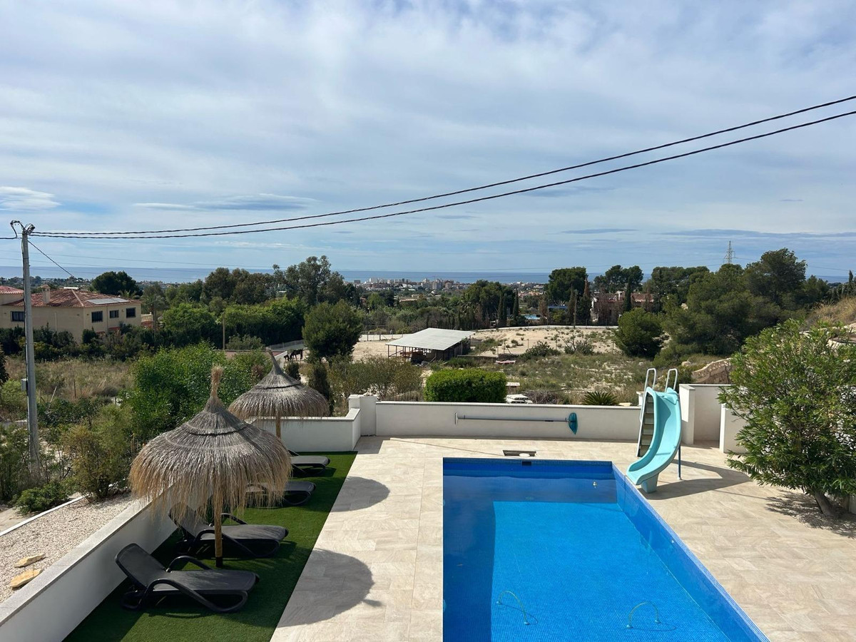 4 Bed Townhouse for sale in Villajoyosa Costa Blanca, Alicante, Spain