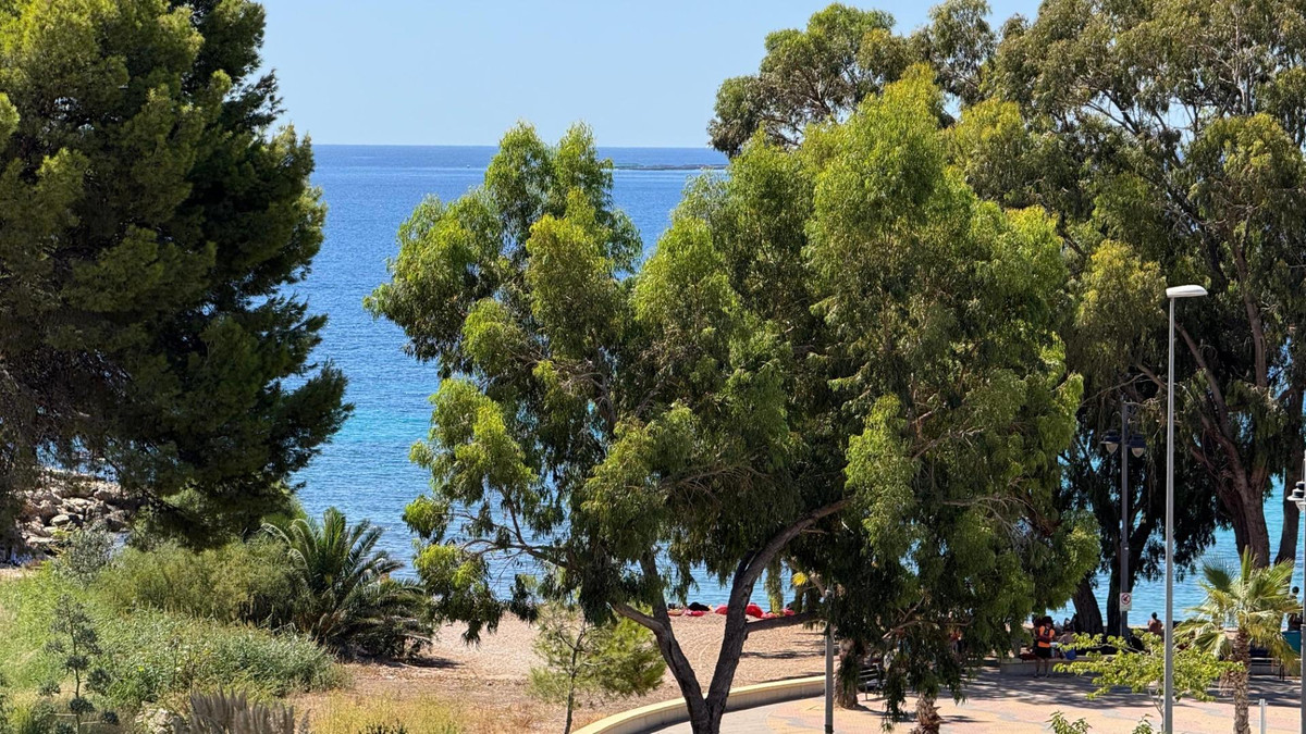 Se vende Apartamento Planta Media de 2 dormitorios en Costa Blanca, Alicante, España