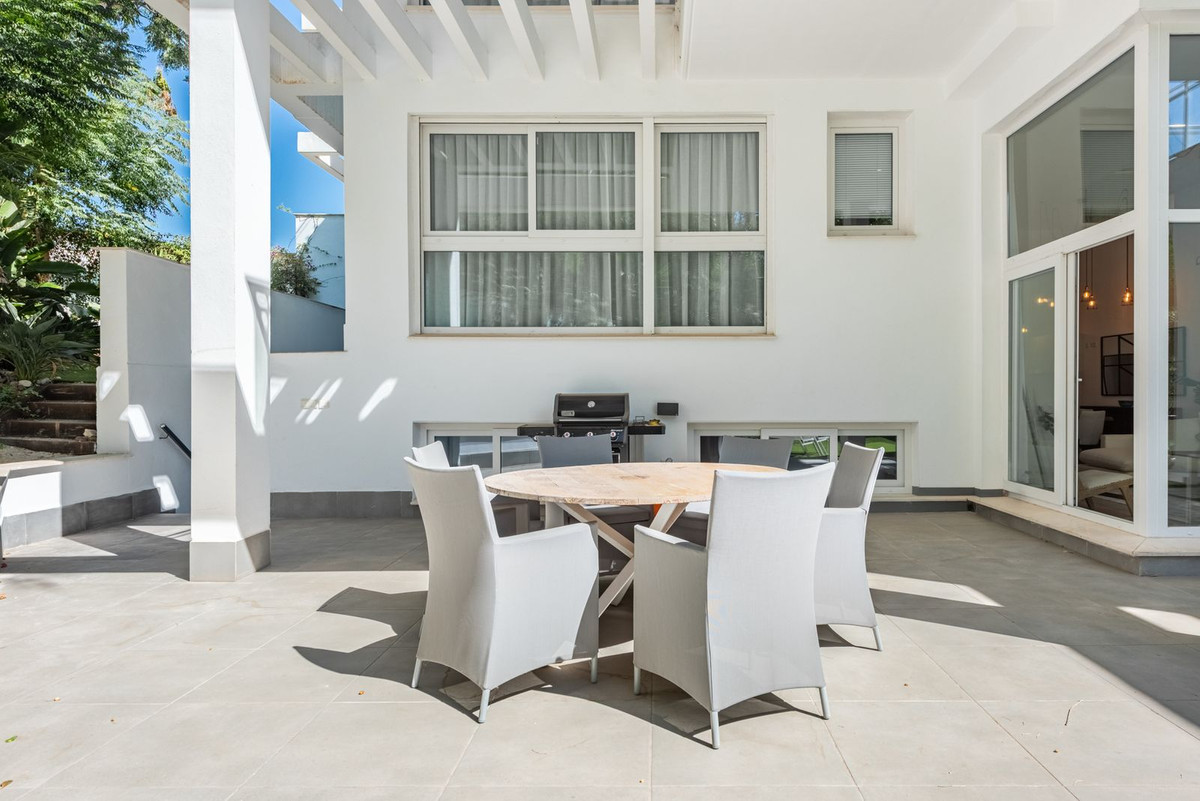 3 Bed Apartment for sale in Benahavís Costa Del Sol, Málaga, Spain