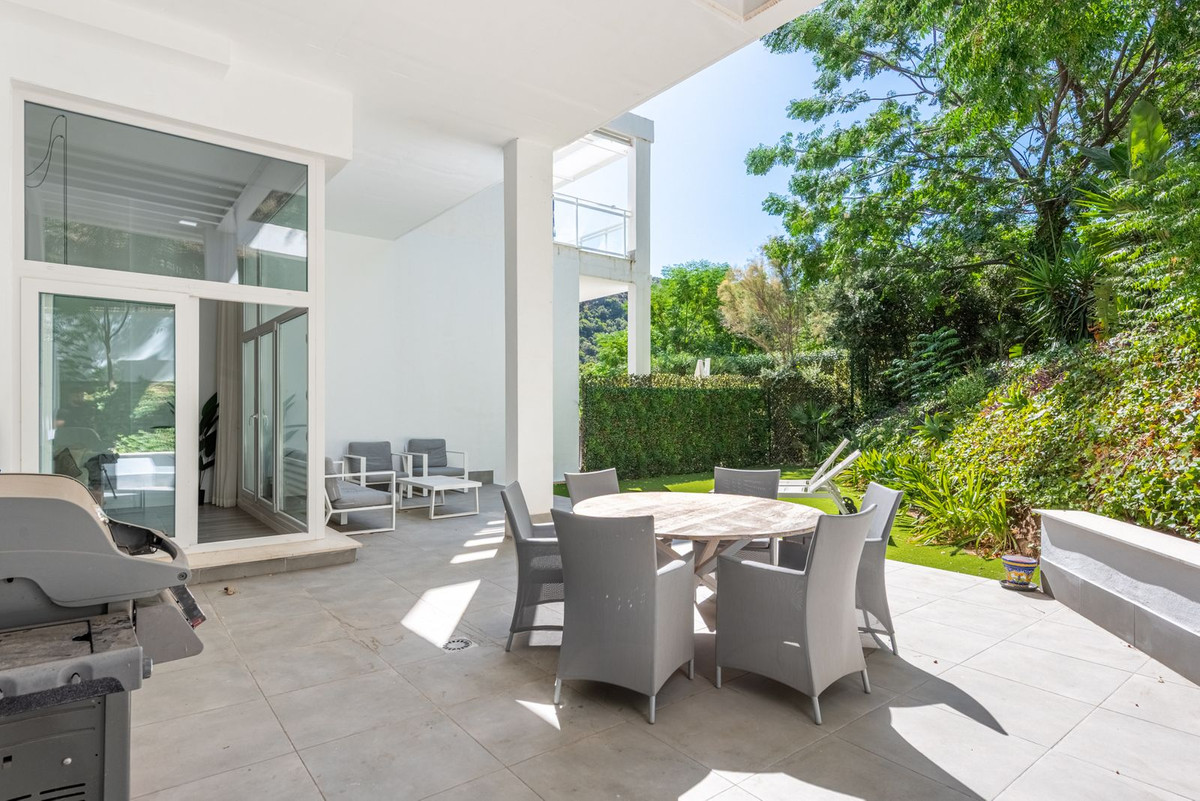 3 Bed Apartment for sale in Benahavís Costa Del Sol, Málaga, Spain