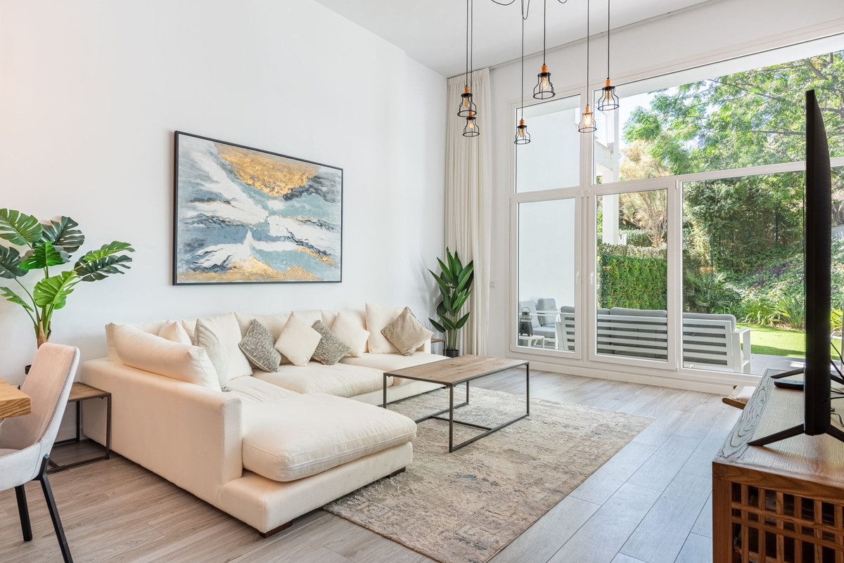 3 Bed Apartment for sale in Benahavís Costa Del Sol, Málaga, Spain