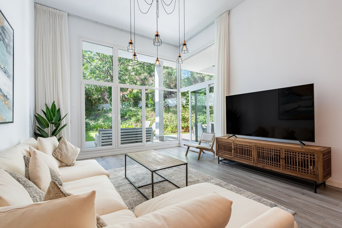 3 Bed Apartment for sale in Benahavís Costa Del Sol, Málaga, Spain
