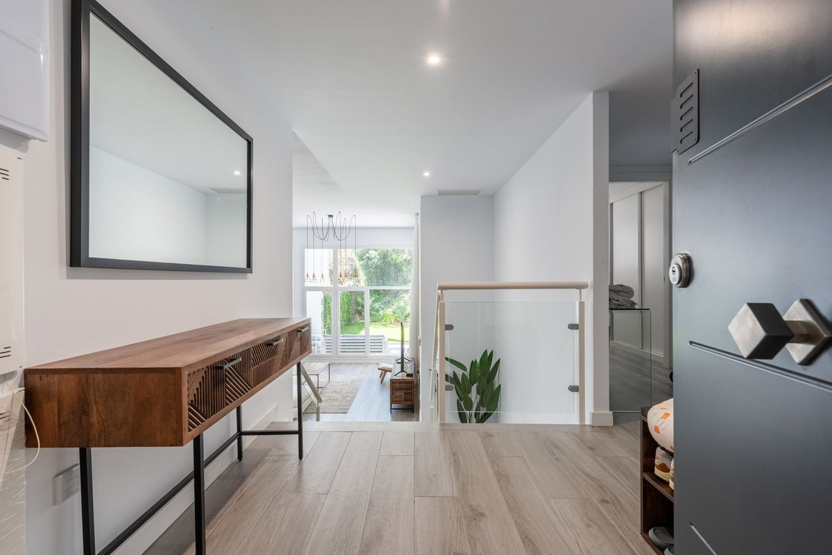 3 Bed Apartment for sale in Benahavís Costa Del Sol, Málaga, Spain