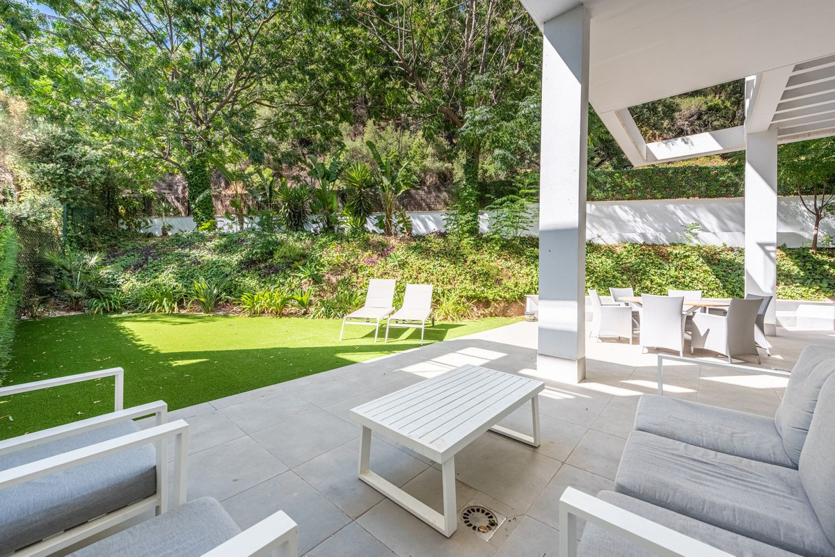 3 Bed Apartment for sale in Benahavís Costa Del Sol, Málaga, Spain