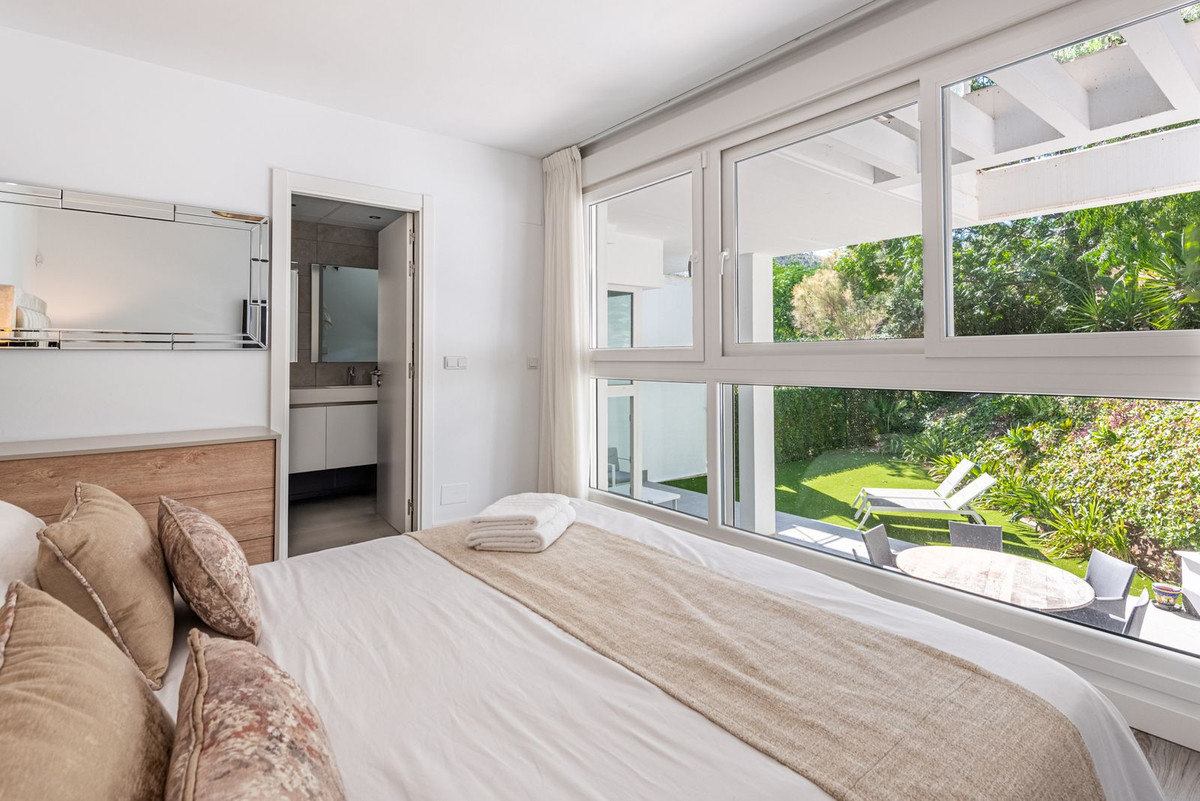 3 Bed Apartment for sale in Benahavís Costa Del Sol, Málaga, Spain
