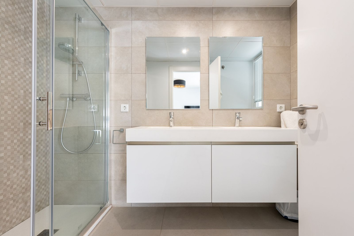 3 Bed Apartment for sale in Benahavís Costa Del Sol, Málaga, Spain