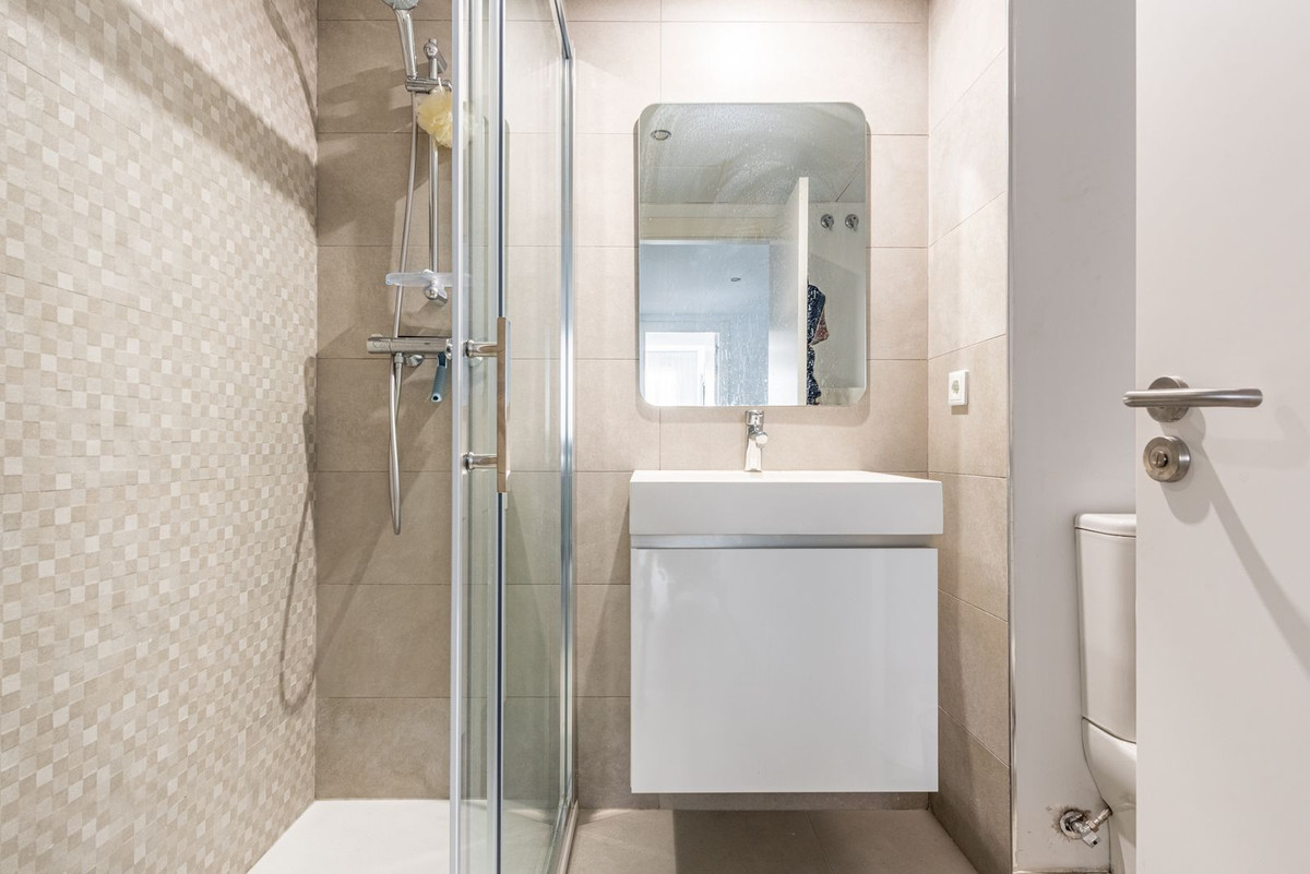 3 Bed Apartment for sale in Benahavís Costa Del Sol, Málaga, Spain