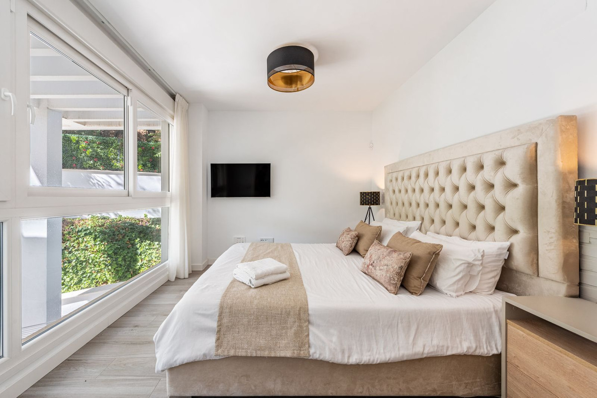 3 Bed Apartment for sale in Benahavís Costa Del Sol, Málaga, Spain