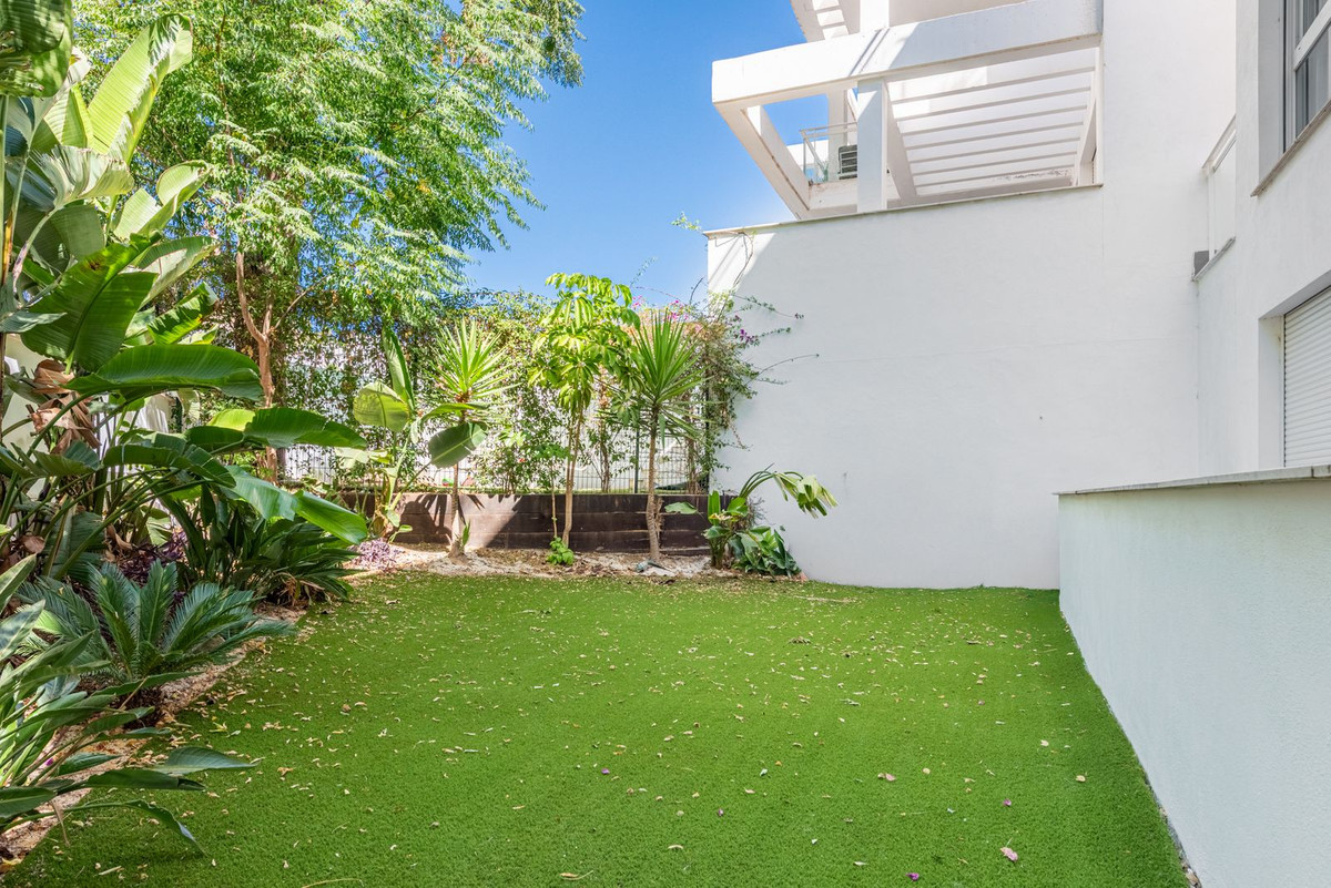3 Bed Apartment for sale in Benahavís Costa Del Sol, Málaga, Spain