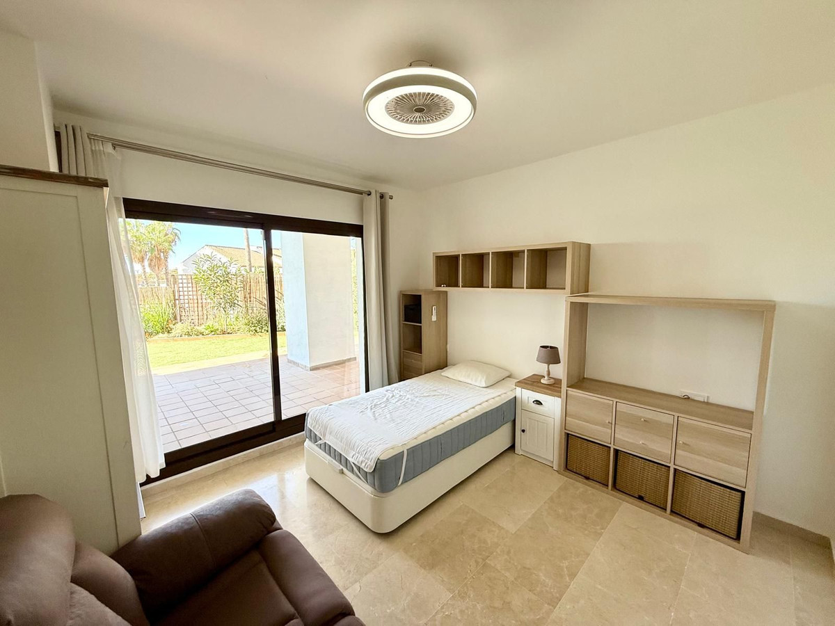 Se vende Apartamento Planta Baja de 3 dormitorios en Costa Del Sol, Cadiz, España