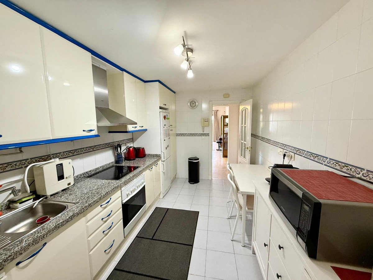 Se vende Apartamento Planta Baja de 3 dormitorios en Costa Del Sol, Cadiz, España
