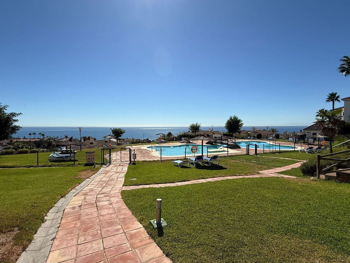 Se vende Apartamento Planta Baja de 3 dormitorios en Costa Del Sol, Cadiz, España