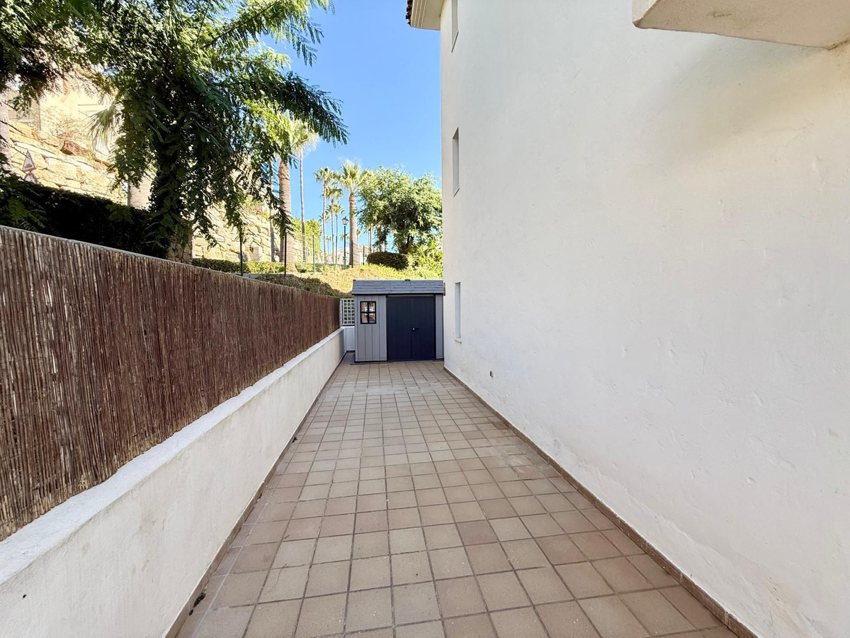 Se vende Apartamento Planta Baja de 3 dormitorios en Costa Del Sol, Cadiz, España